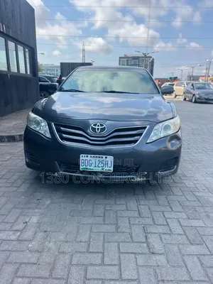 Toyota Camry LE 4dr Sedan (2.5L 4cyl 6A) 2011 Gray