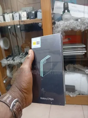 New Samsung Galaxy Z Flip6 256 GB Gray