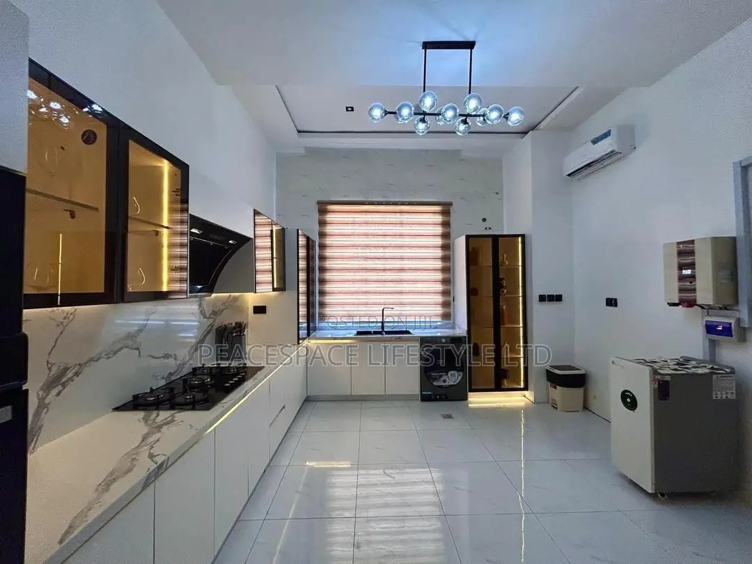Luxury 2 & 3-Bedroom Apartments