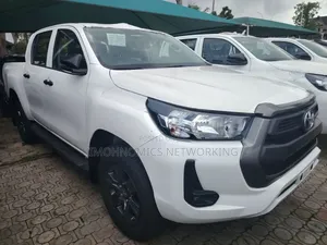 New Toyota Hilux 2025 White