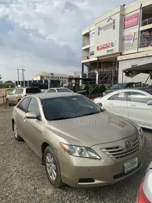 Toyota Camry XLE 4dr Sedan (2.4L 4cyl 5A) 2009 Gold