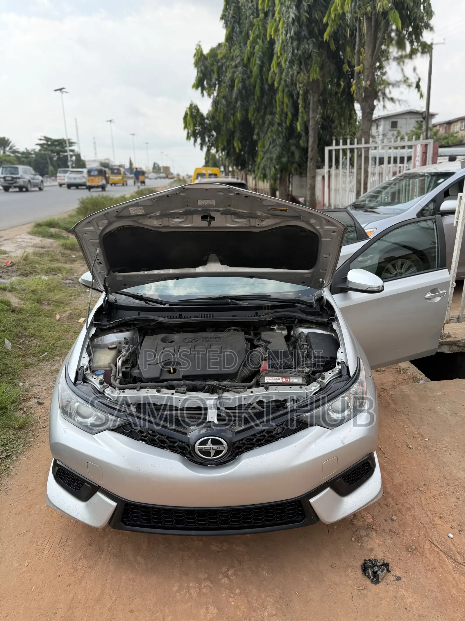 Scion iM Base 2016 Silver