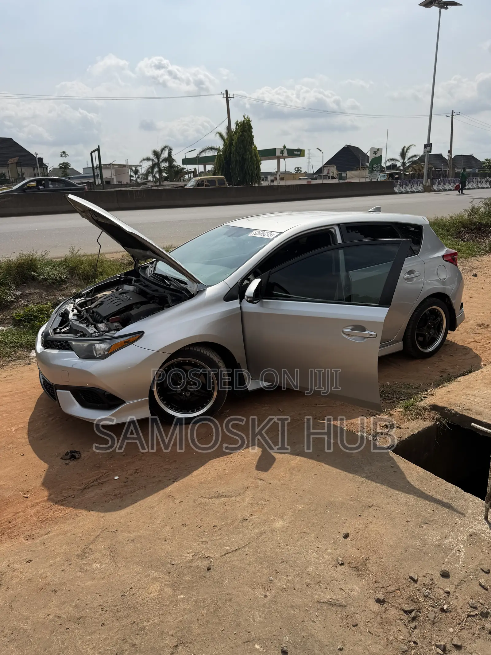 Scion iM Base 2016 Silver