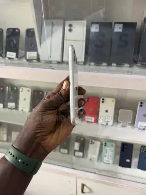 Apple iPhone 11 64 GB White