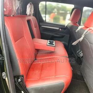 Toyota Hilux 2022 Black