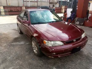 Toyota Corolla 2000 Red