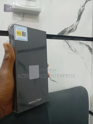 New Samsung Galaxy Z Flip 5 256 GB Gray