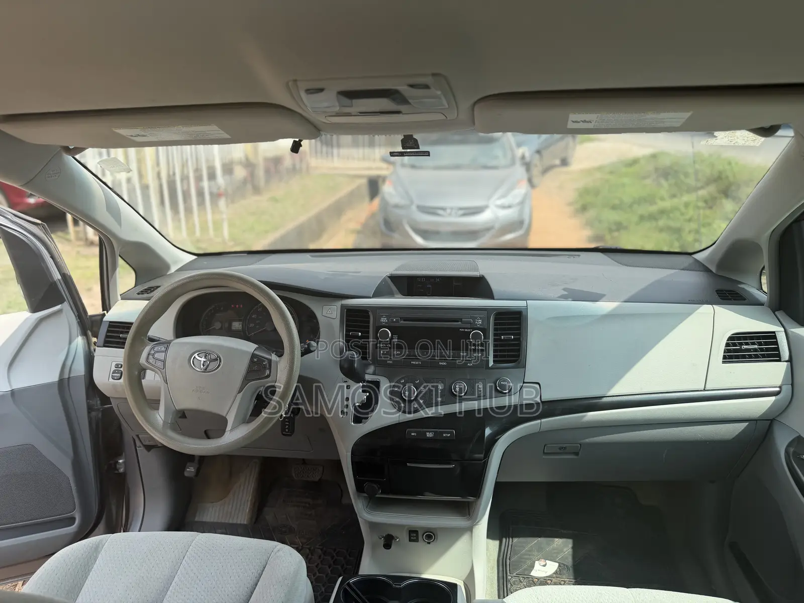 Toyota Sienna 2012 Silver