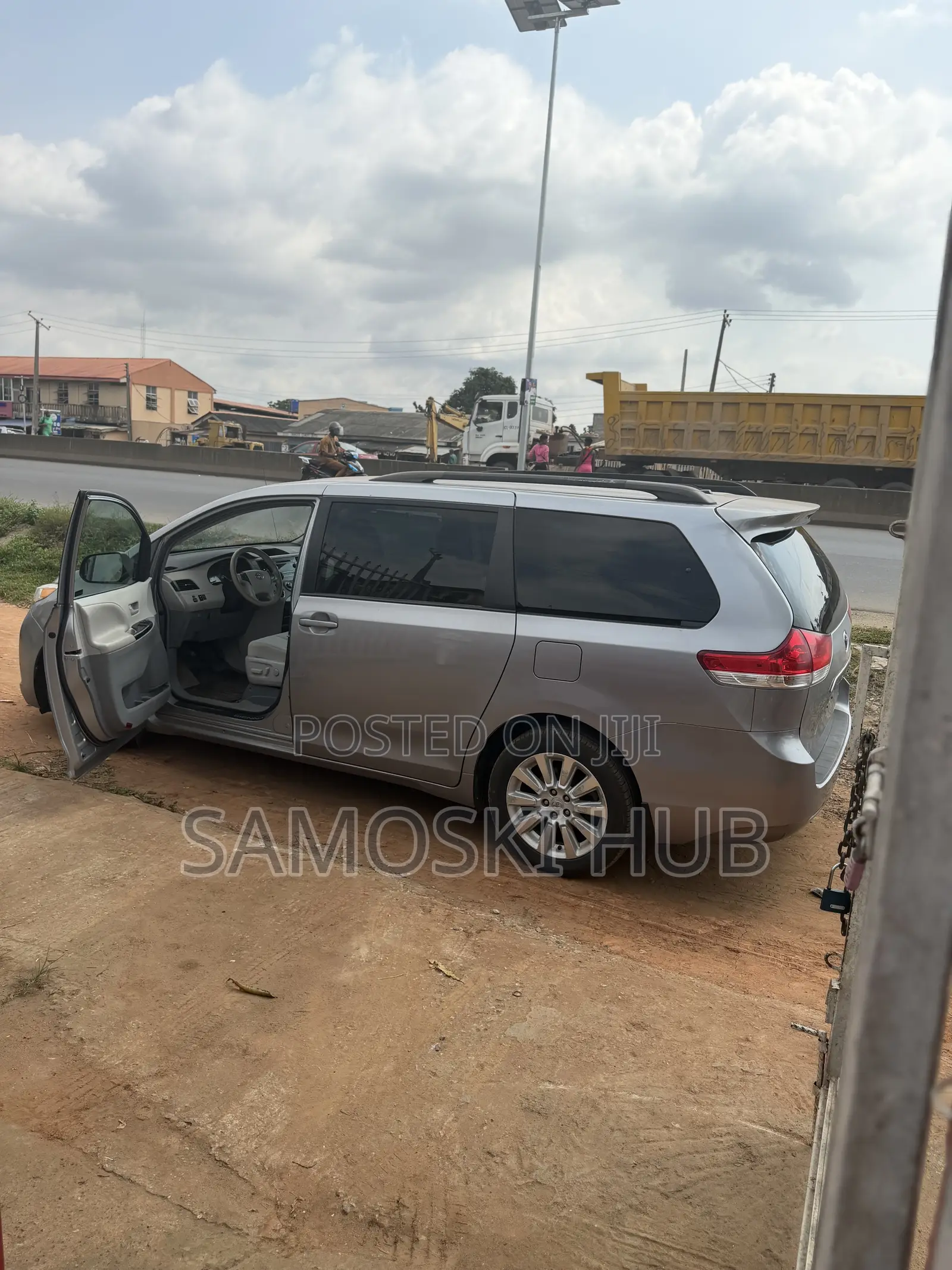 Toyota Sienna 2012 Silver