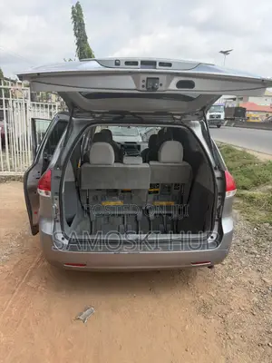 Toyota Sienna 2012 Silver