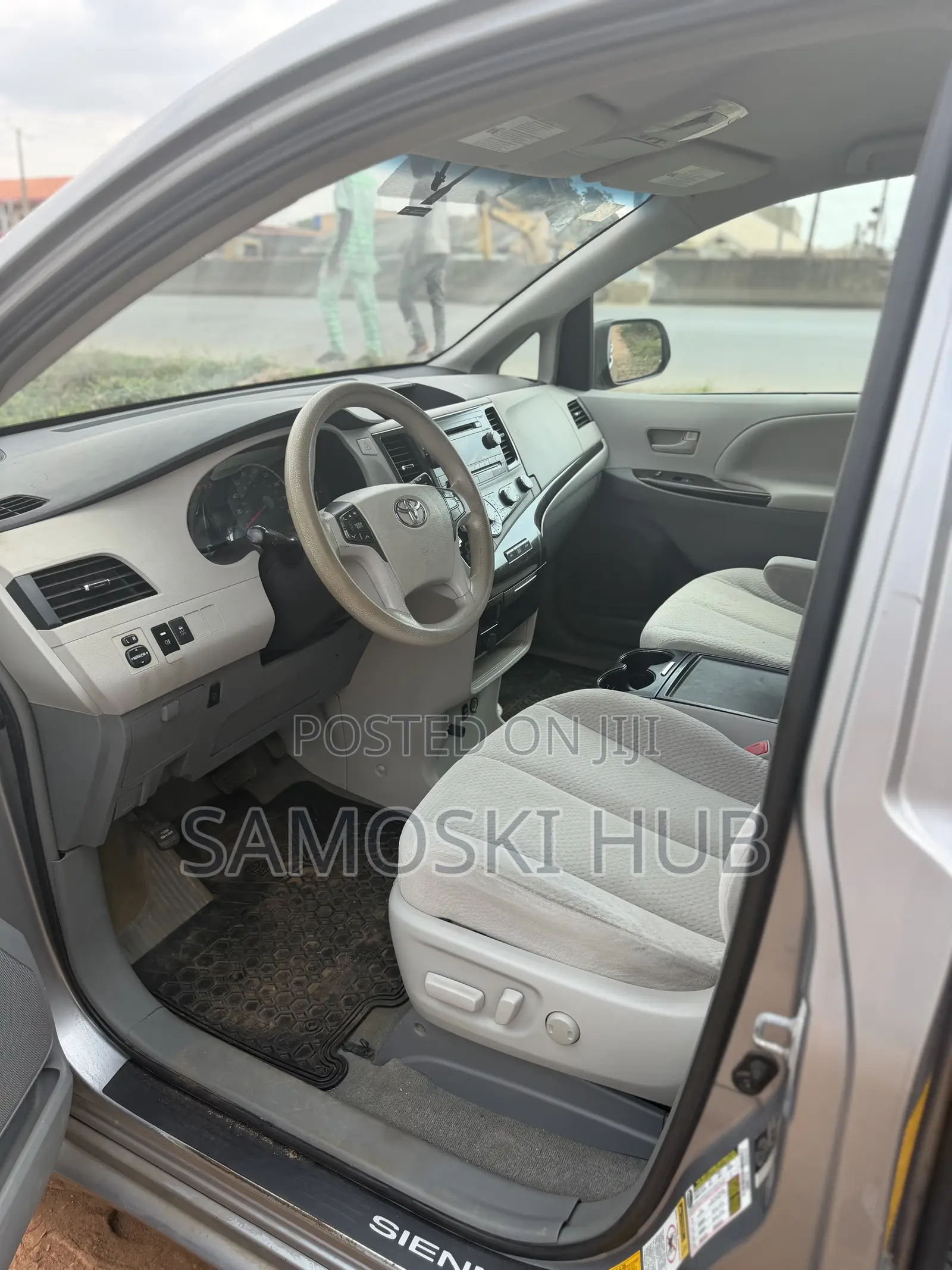 Toyota Sienna 2012 Silver