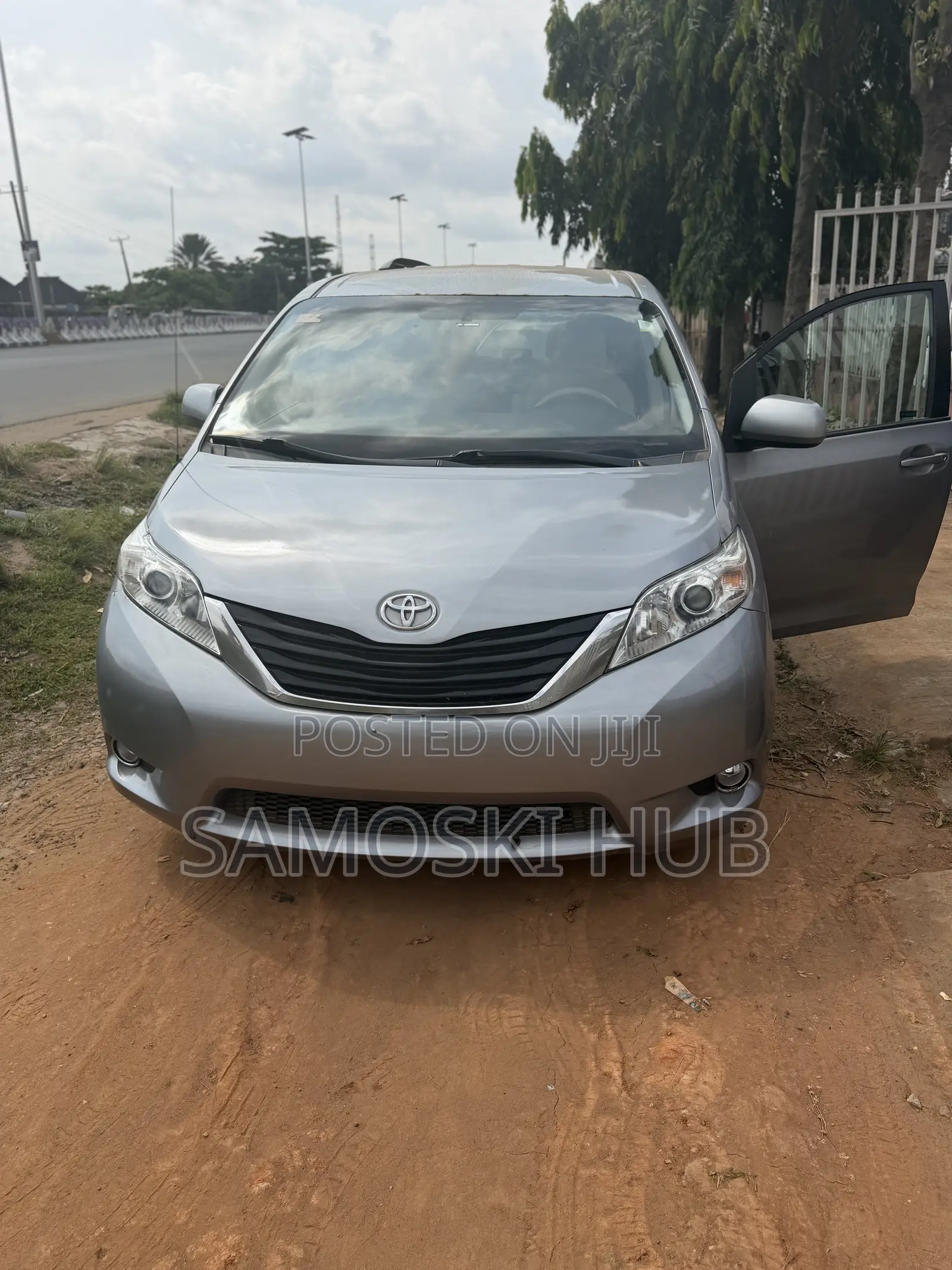 Toyota Sienna 2012 Silver
