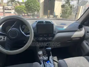 Toyota RAV4 2004 Gold
