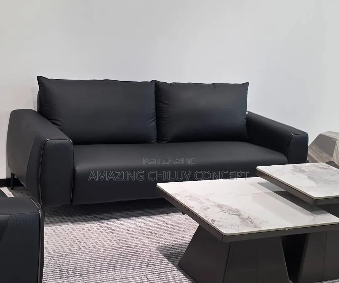 Luxury 5-Seater Modern Sofa Set With Center Table.