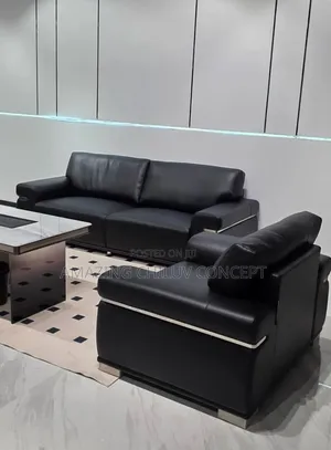 Luxury 5-Seater Modern Sofa Set With Center Table.