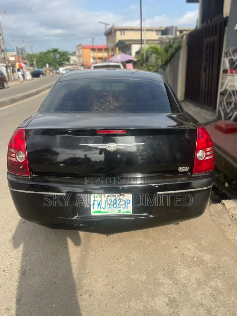 Chrysler 300 2010 Black