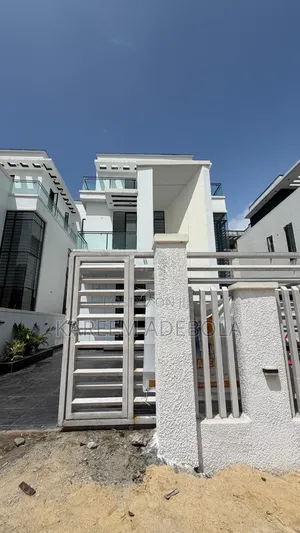 Furnished 5bdrm Duplex in Chevron for sale
