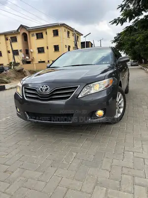 Toyota Camry XLE V6 4dr Sedan (3.5L 6cyl 6A) 2011 Gray