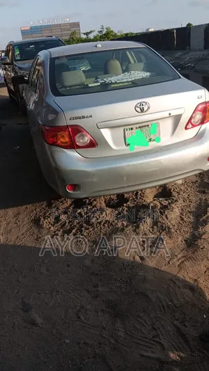 Toyota Corolla 2010 Silver