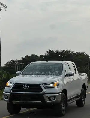 New Toyota Hilux 2026 White