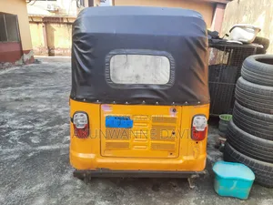 TVS King Deluxe Plus iTouch Start 2025 Yellow