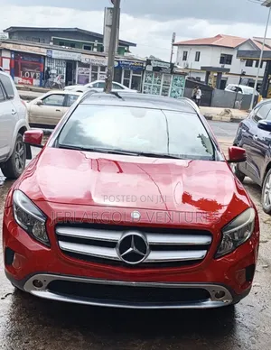 Mercedes-Benz GLA 250 2015 Red