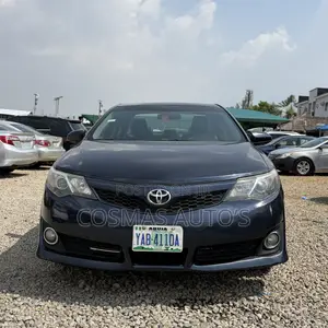 Toyota Camry SE 4dr Sedan (2.5L 4cyl 6A) 2013 Blue