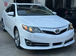 Toyota Camry SE V6 4dr Sedan (3.5L 6cyl 6A) 2012 White