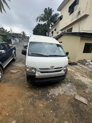 Toyota HiAce 2014 White
