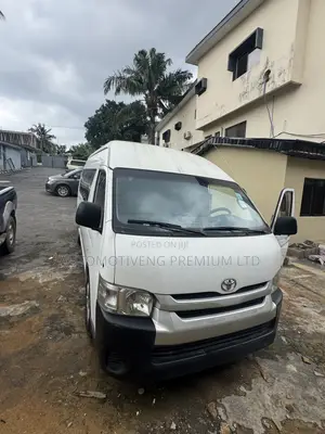 Toyota HiAce 2014 White