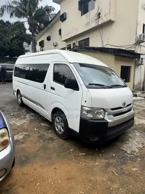 Toyota HiAce 2014 White