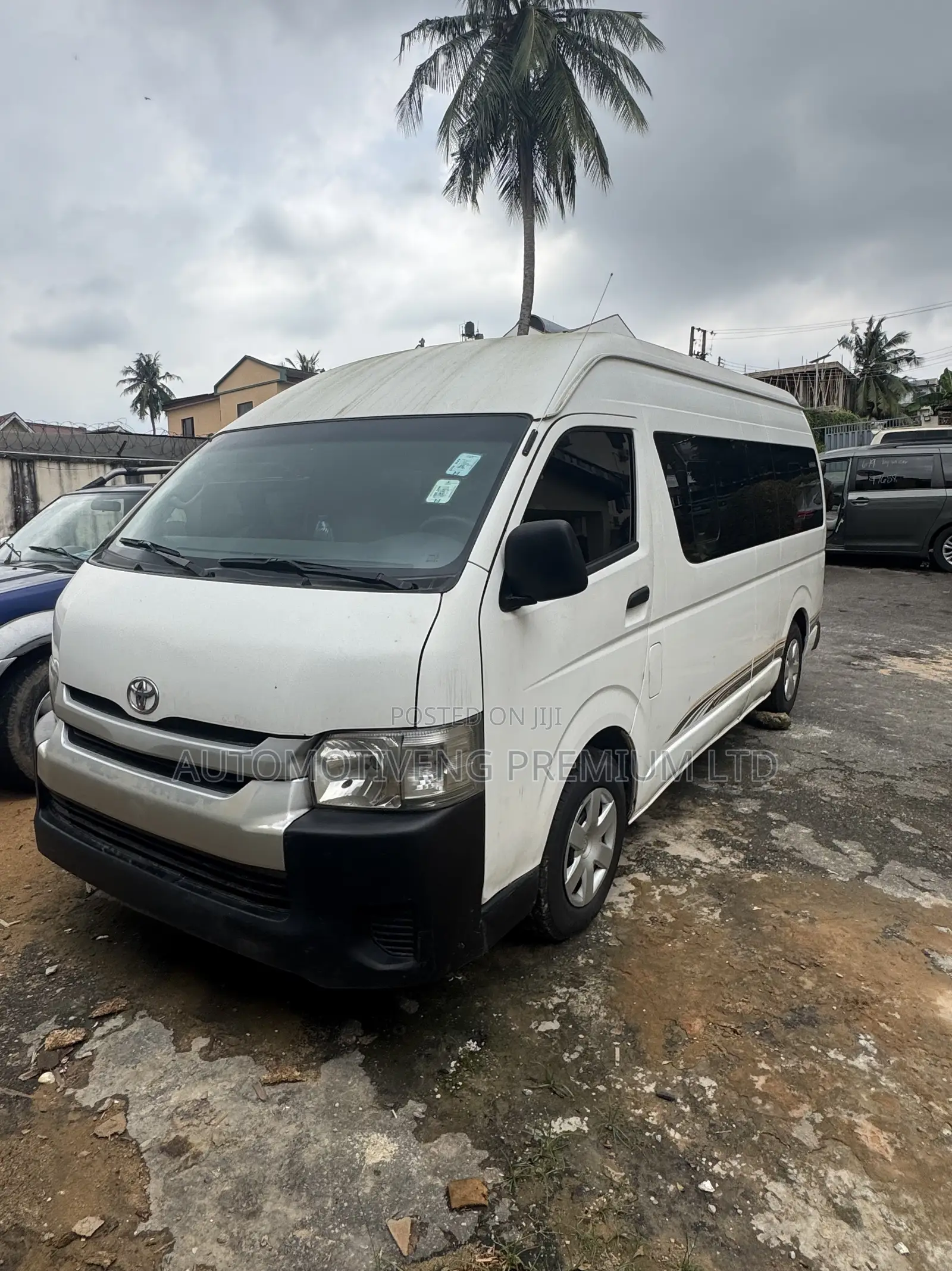 Toyota HiAce 2014 White