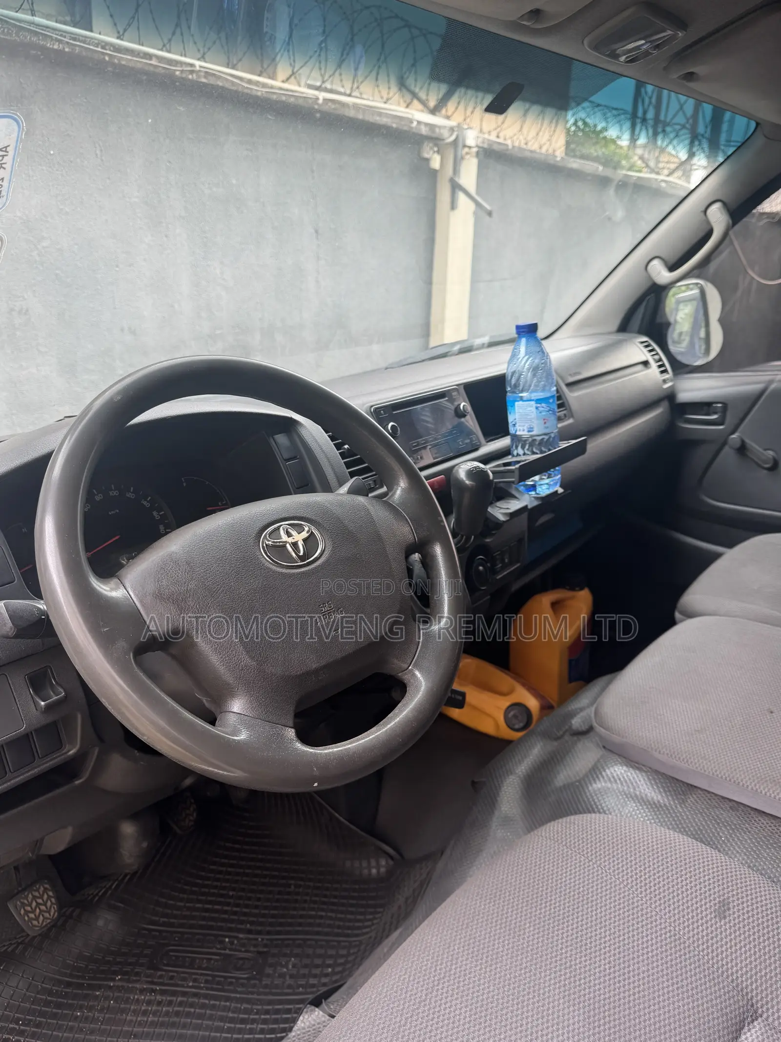 Toyota HiAce 2014 White
