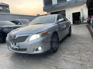 Toyota Camry LE 4dr Sedan (2.5L 4cyl 6AM) 2010 Silver