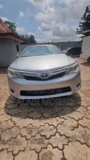 Toyota Camry LE 4dr Sedan (2.5L 4cyl 6A) 2014 Silver