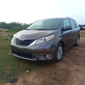 Toyota Sienna LE 7-Passenger 4dr Minivan AWD (3.5L 6cyl 6A) 2015 Gray