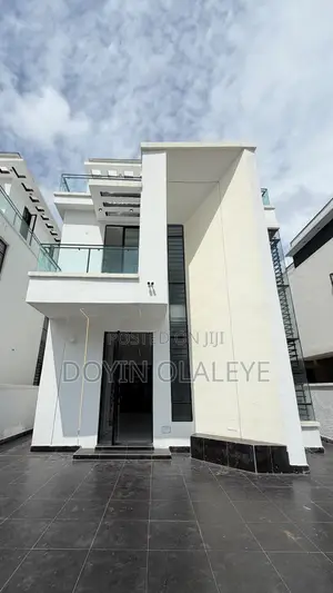 5bdrm Duplex in Chevron for sale