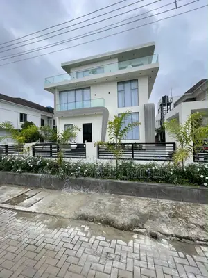 5bdrm Duplex in Lekki for sale