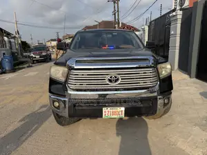 Toyota Tundra 2015 Black