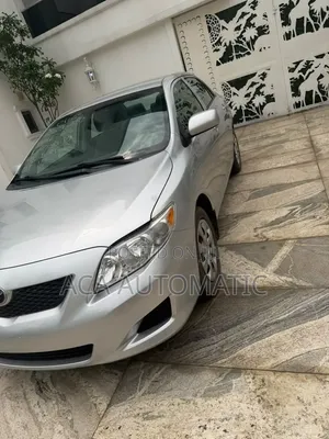 Toyota Corolla LE 4dr Sedan (1.8L 4cyl 4A) 2010 Silver