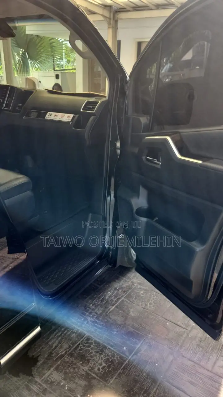 Toyota Granvia 2023 Black