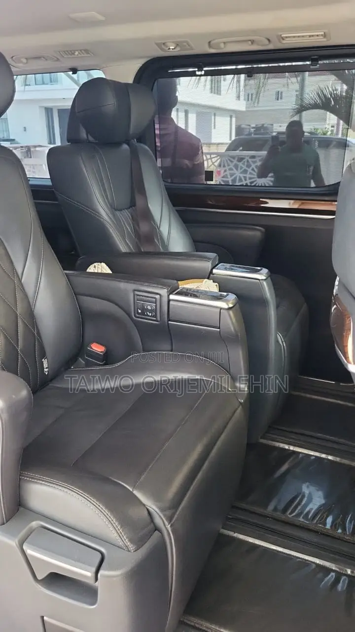 Toyota Granvia 2023 Black