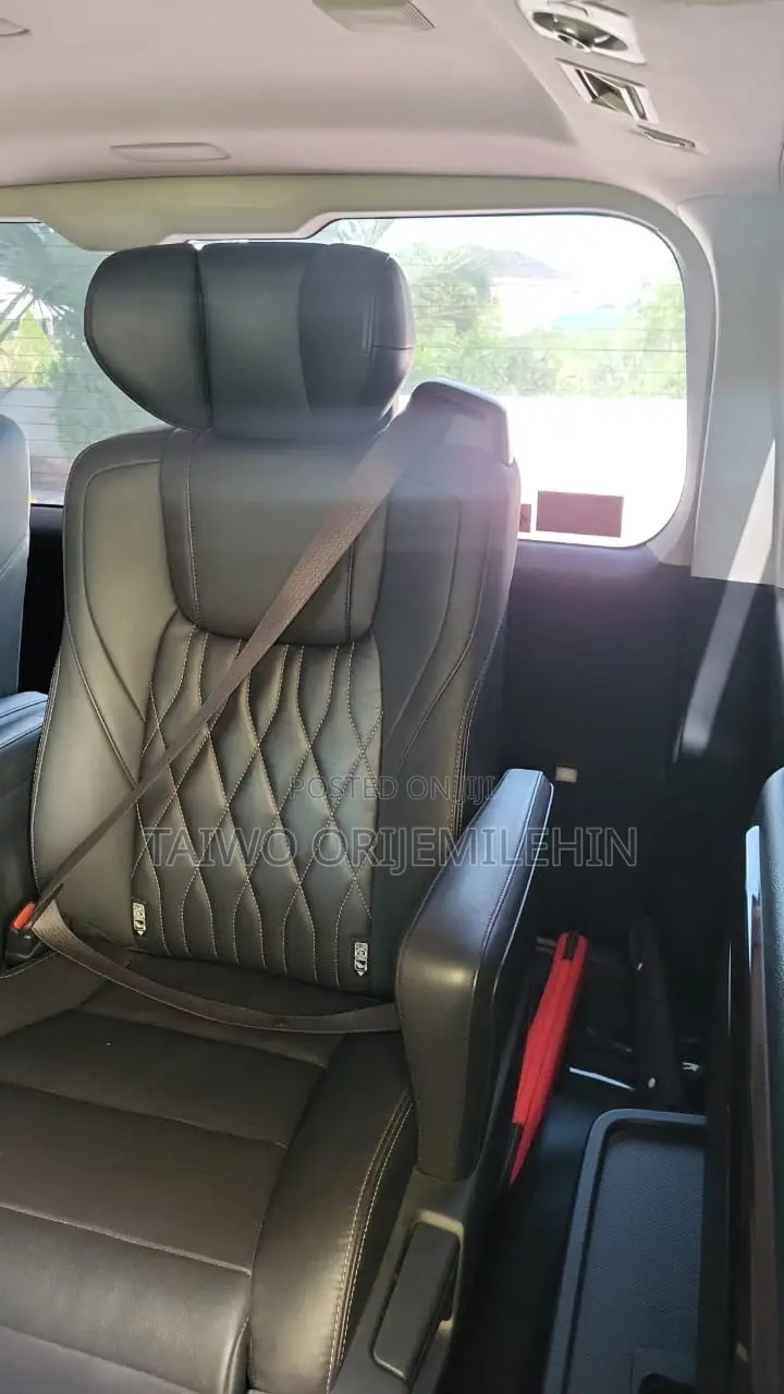 Toyota Granvia 2023 Black