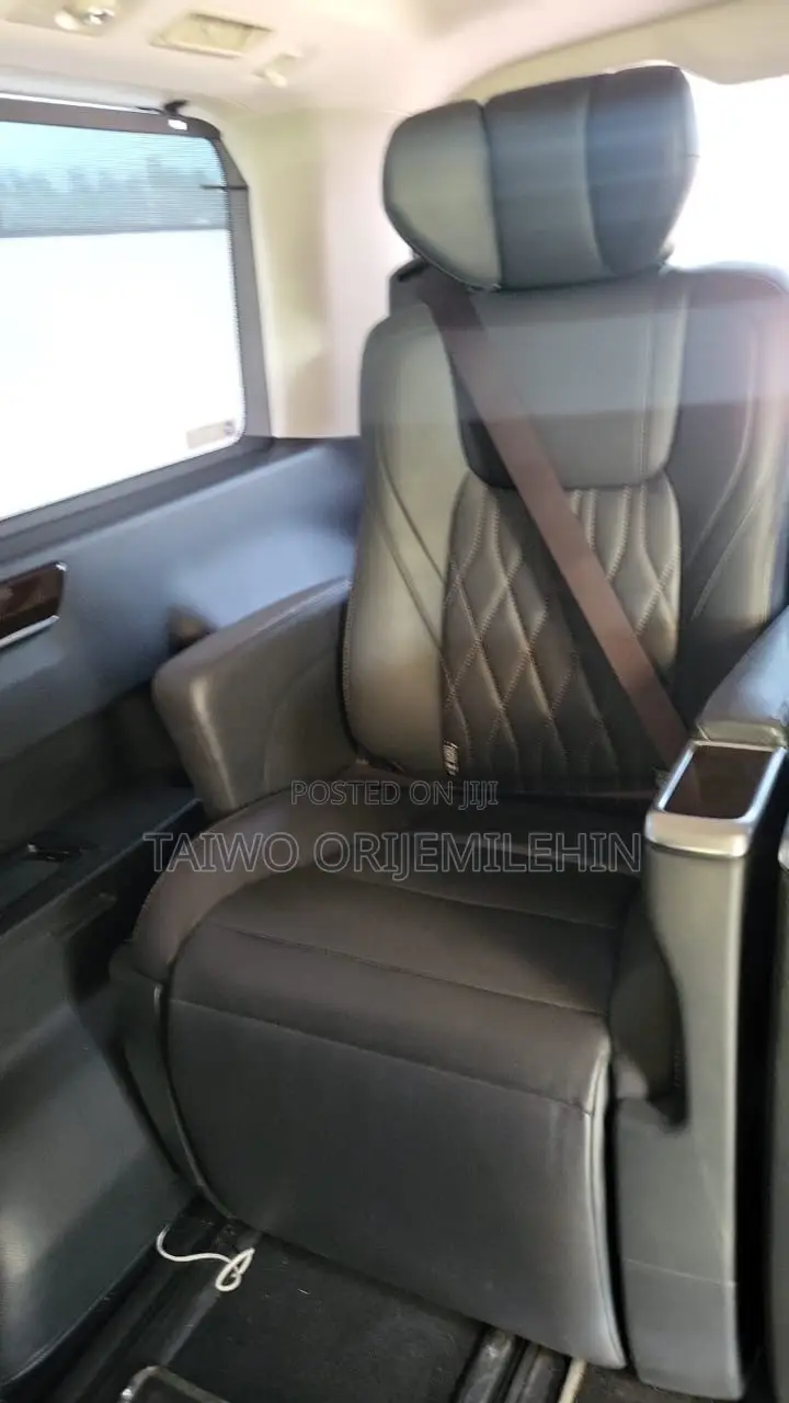 Toyota Granvia 2023 Black