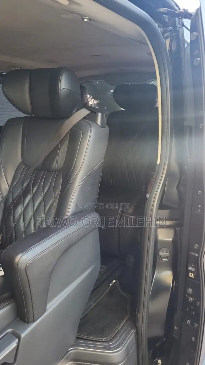 Toyota Granvia 2023 Black