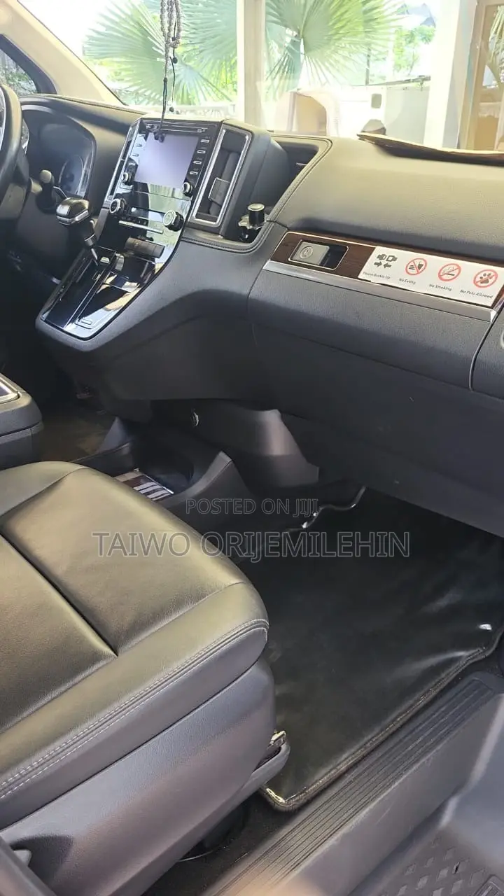Toyota Granvia 2023 Black
