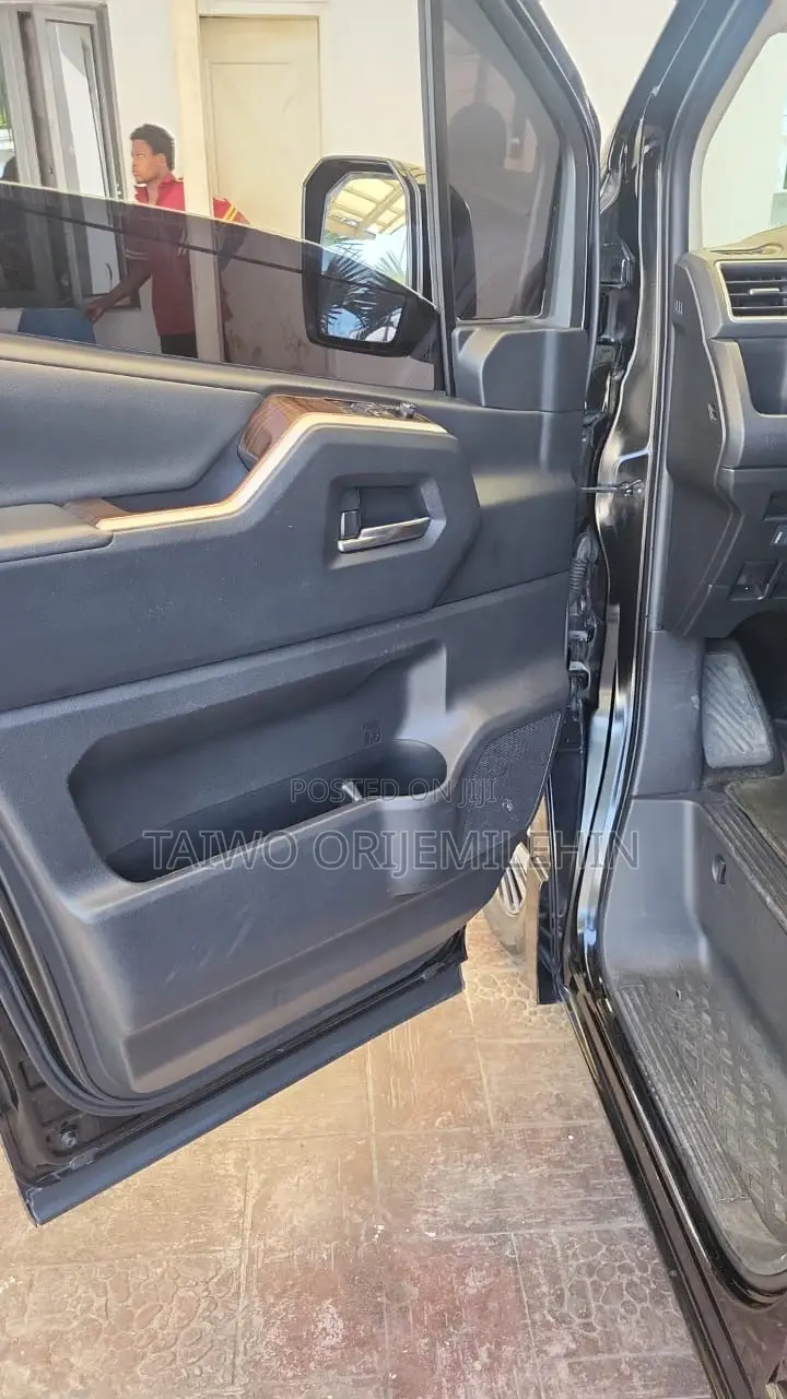 Toyota Granvia 2023 Black
