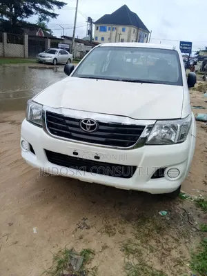Toyota Hilux 2012 White