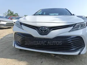 Toyota Camry LE FWD (2.5L 4cyl 8AM) 2018 White