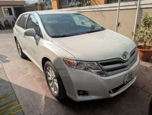 Toyota Venza XLE 2012 White